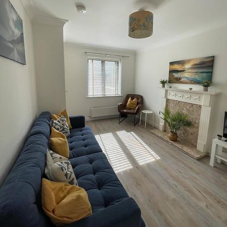 Comfortable Home W Private Parking Charlestown تشارلزتاون المظهر الخارجي الصورة