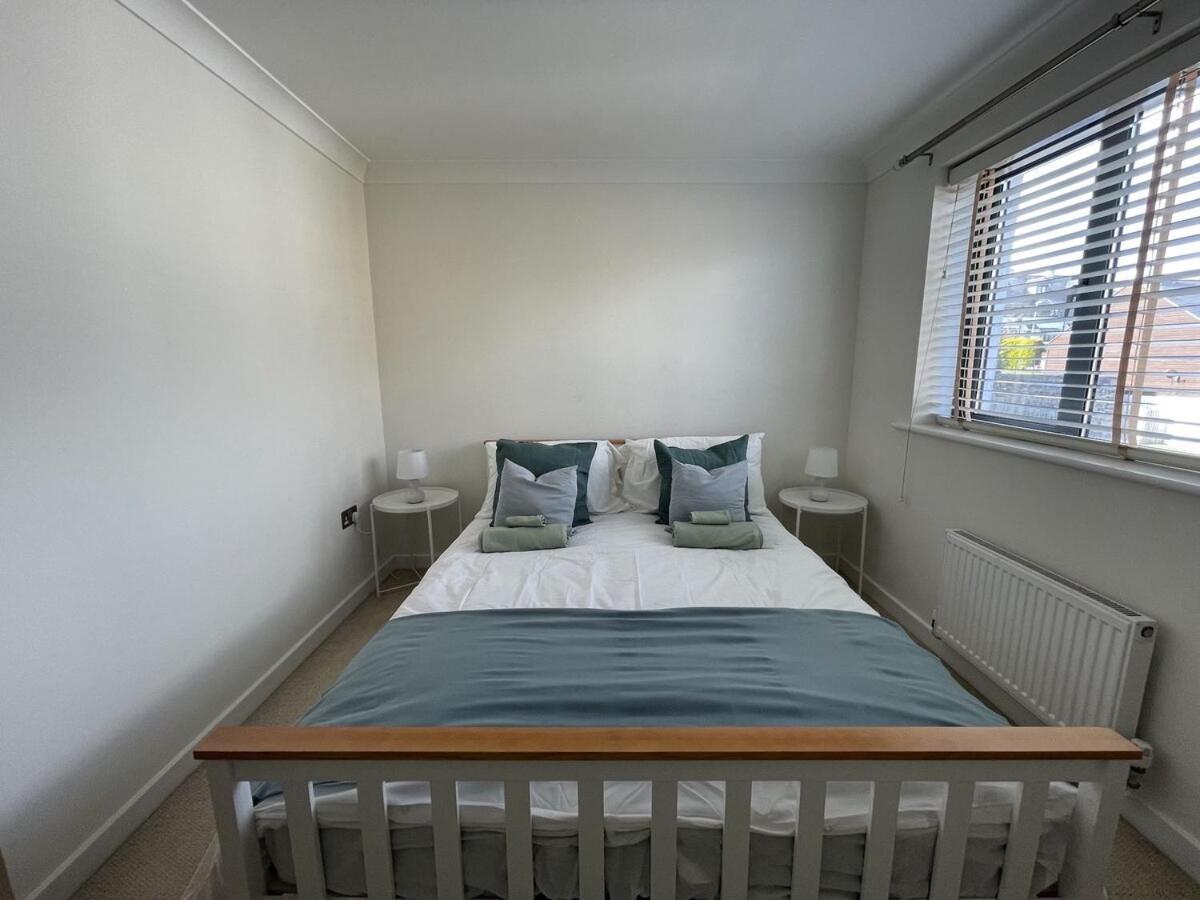 Comfortable Home W Private Parking Charlestown تشارلزتاون المظهر الخارجي الصورة