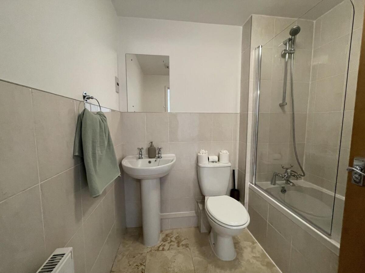 Comfortable Home W Private Parking Charlestown تشارلزتاون المظهر الخارجي الصورة