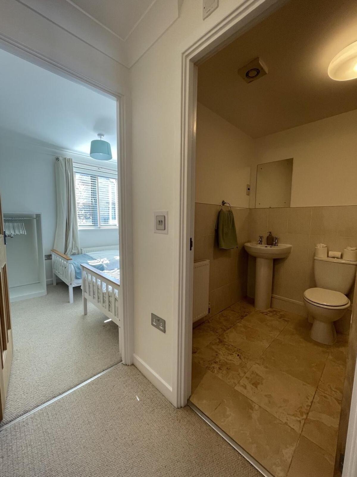 Comfortable Home W Private Parking Charlestown تشارلزتاون المظهر الخارجي الصورة