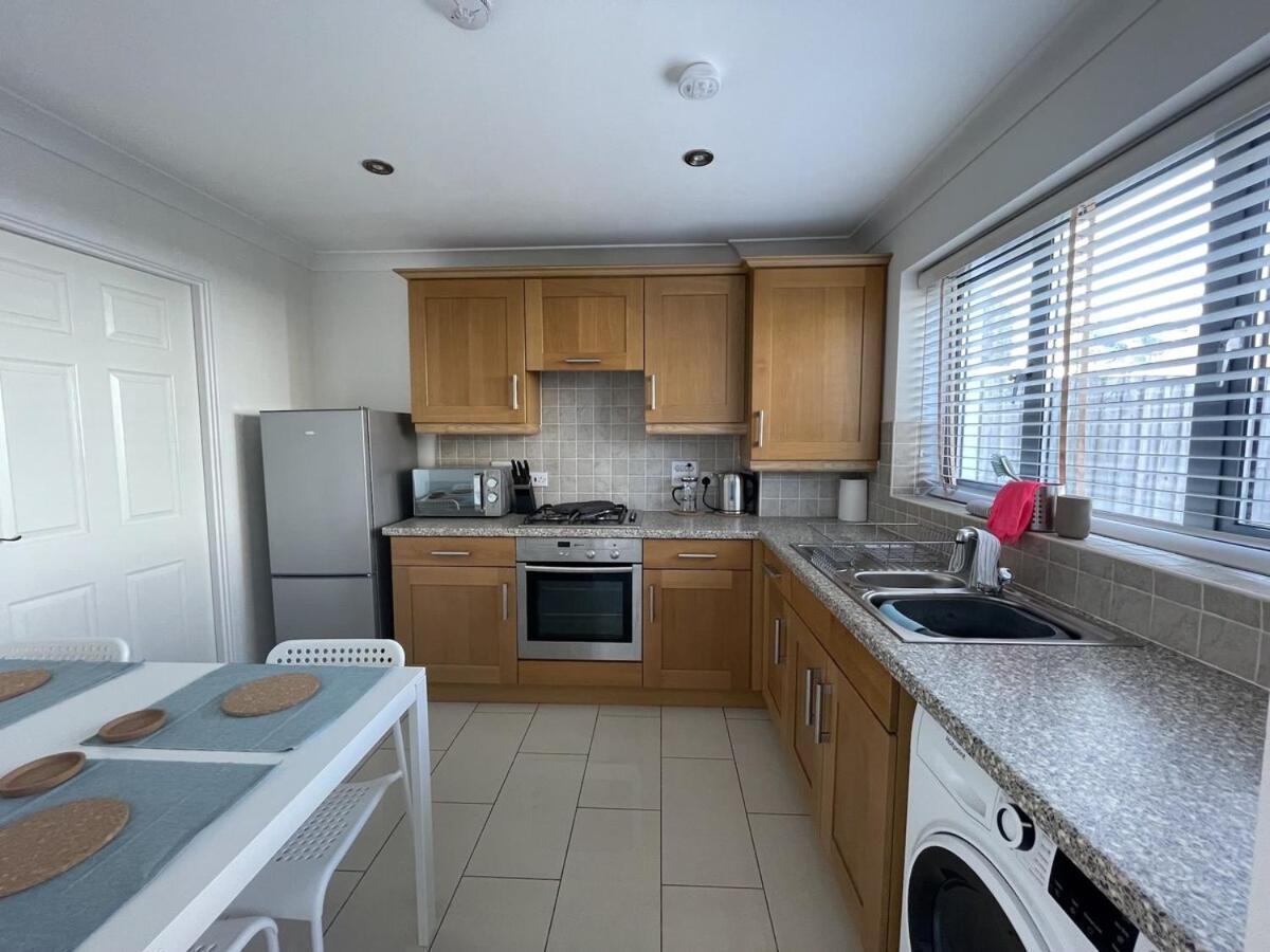 Comfortable Home W Private Parking Charlestown تشارلزتاون المظهر الخارجي الصورة