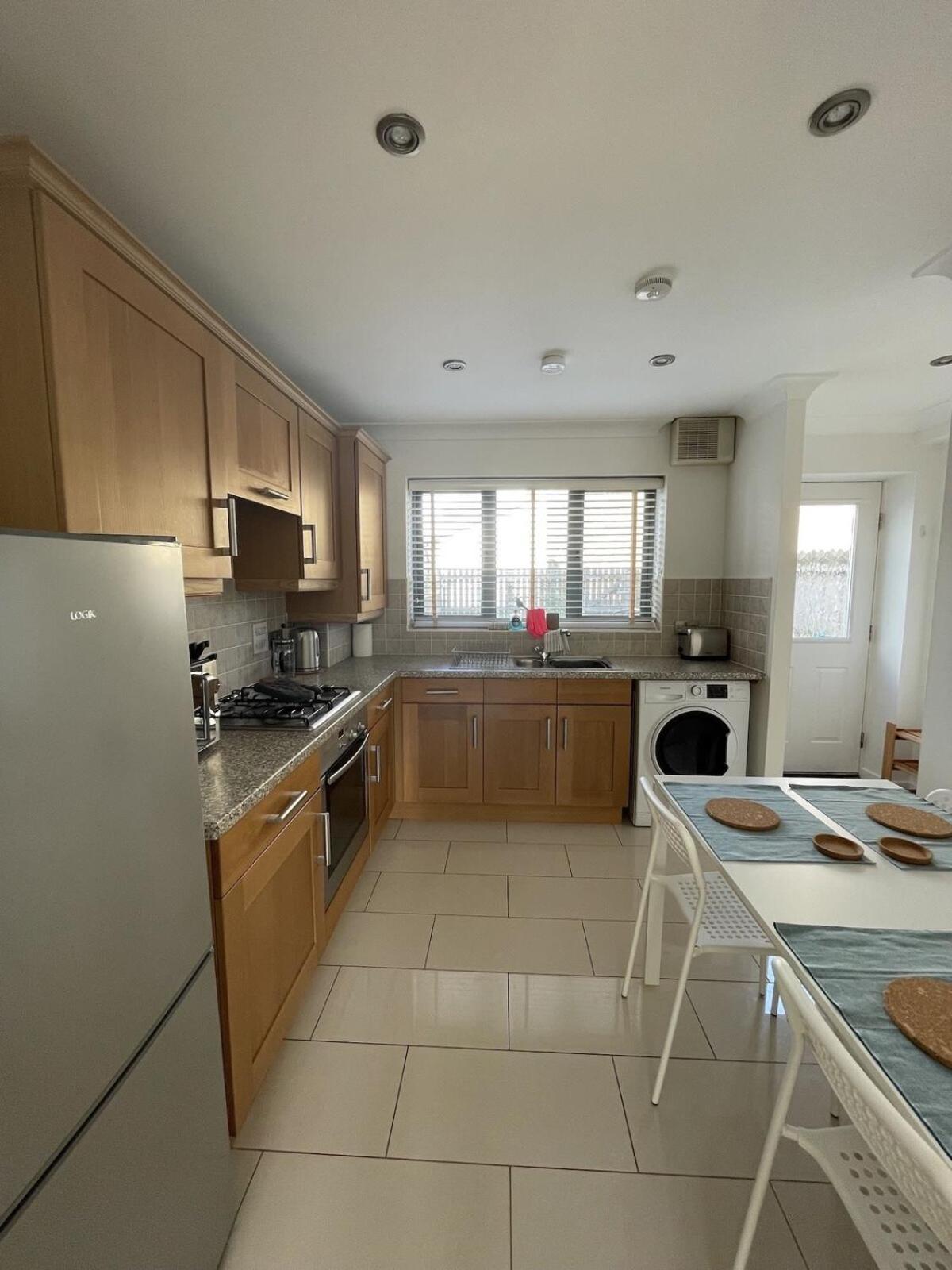Comfortable Home W Private Parking Charlestown تشارلزتاون المظهر الخارجي الصورة