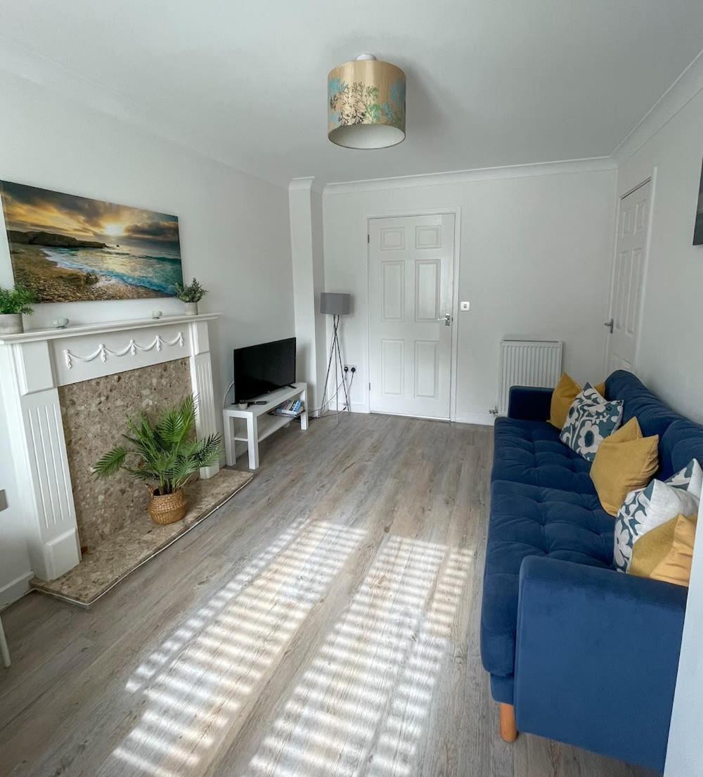 Comfortable Home W Private Parking Charlestown تشارلزتاون المظهر الخارجي الصورة